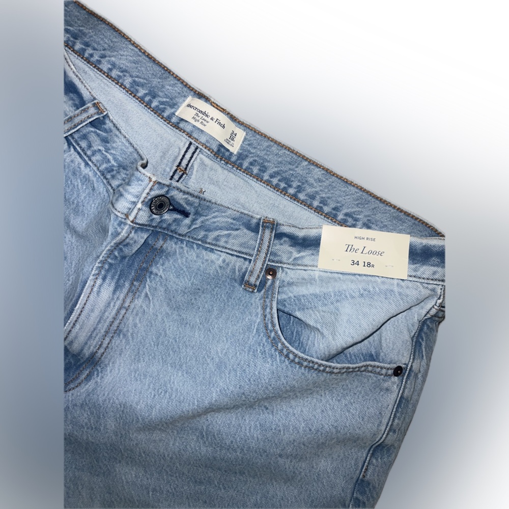Abercrombie & Fitch High Rise Loose Jean (NWT)